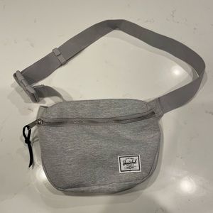 NWOT Hershel Adjustable Fanny Pack